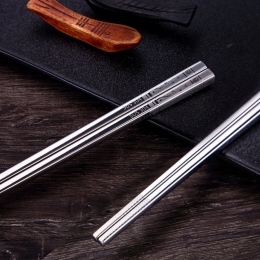 Nerezové hůlky s květinou a motýli